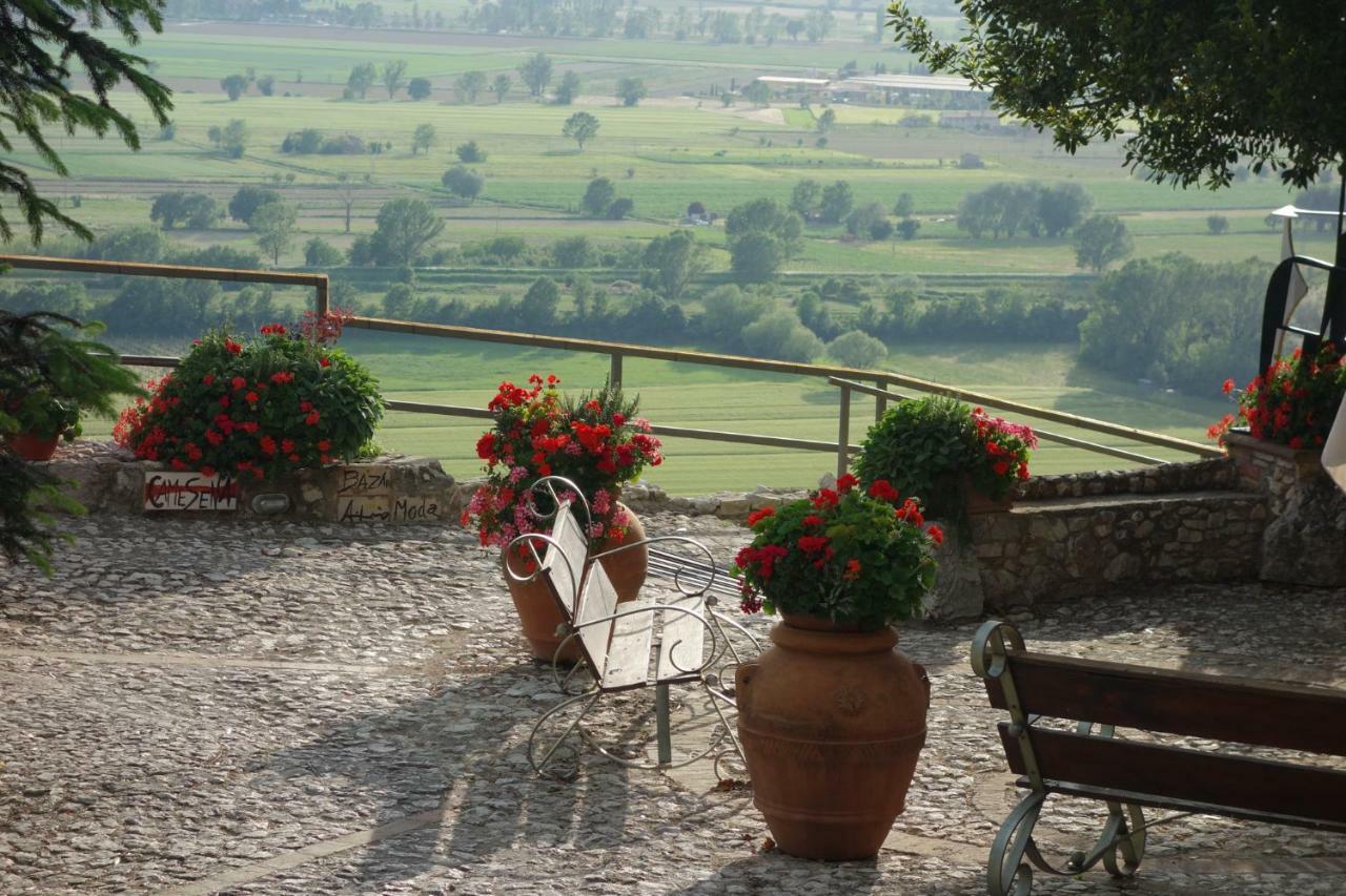 Relais Borgo Lizori Country House Campello sul Clitunno Extérieur photo